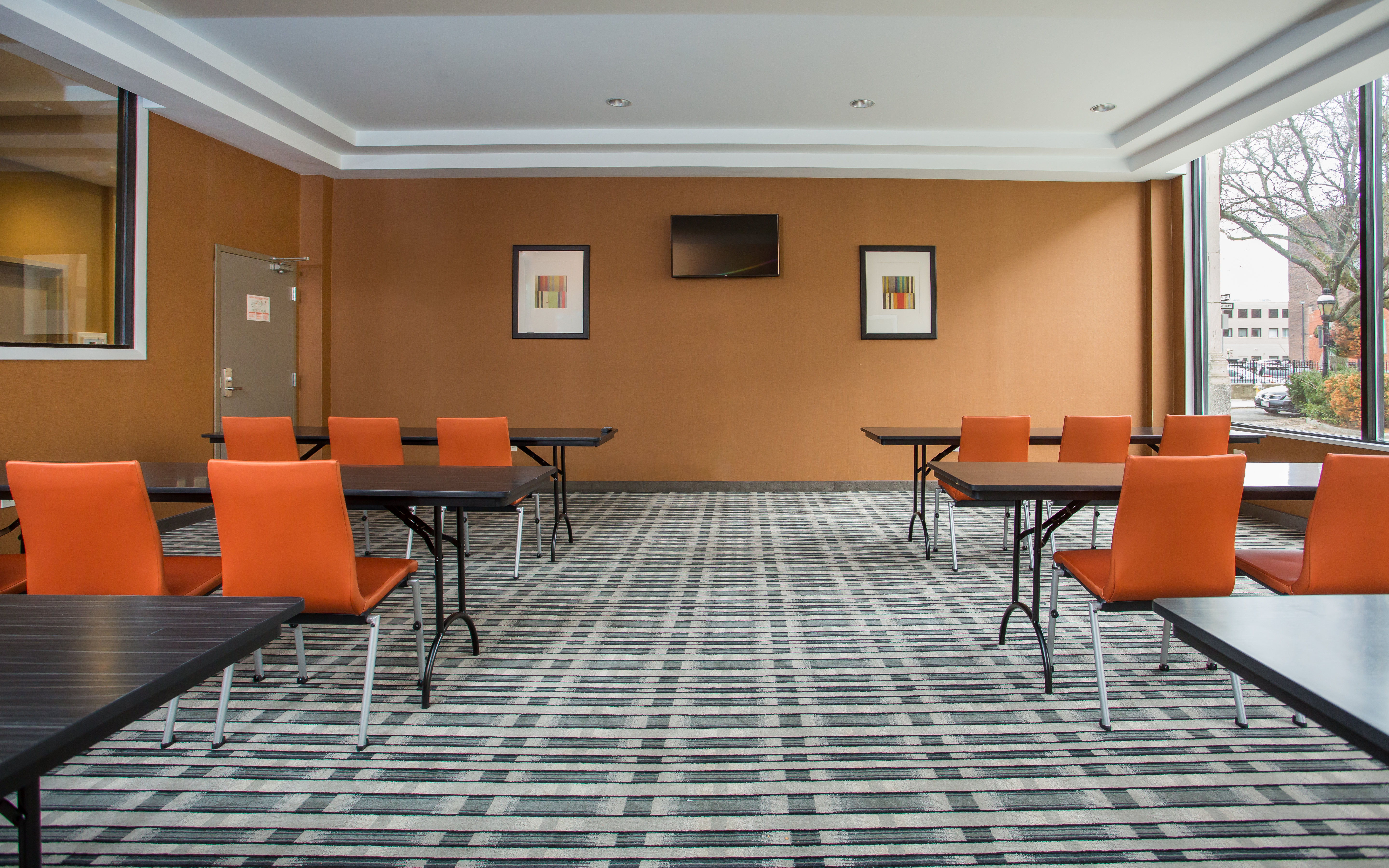 HOLIDAY INN EXPRESS SPRINGFIELD DOWNTOWN 34/53