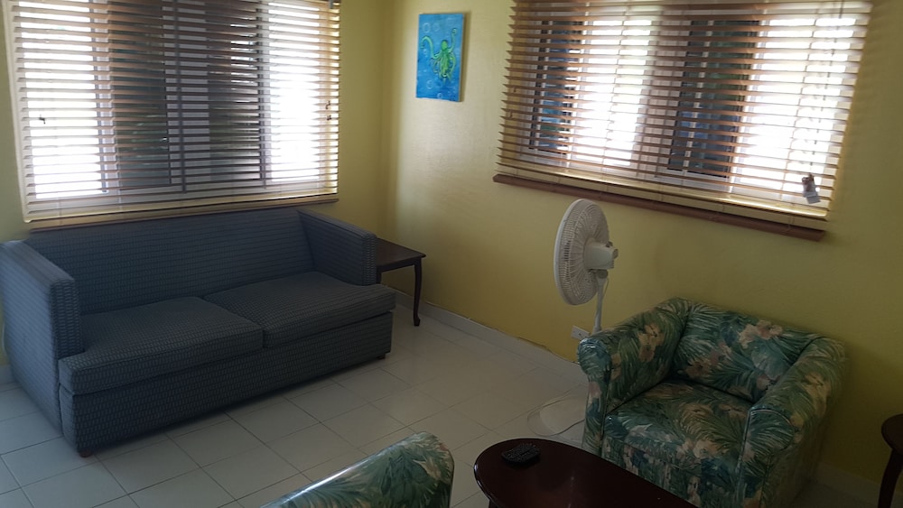 Bahama Breeze Apartments 5/13