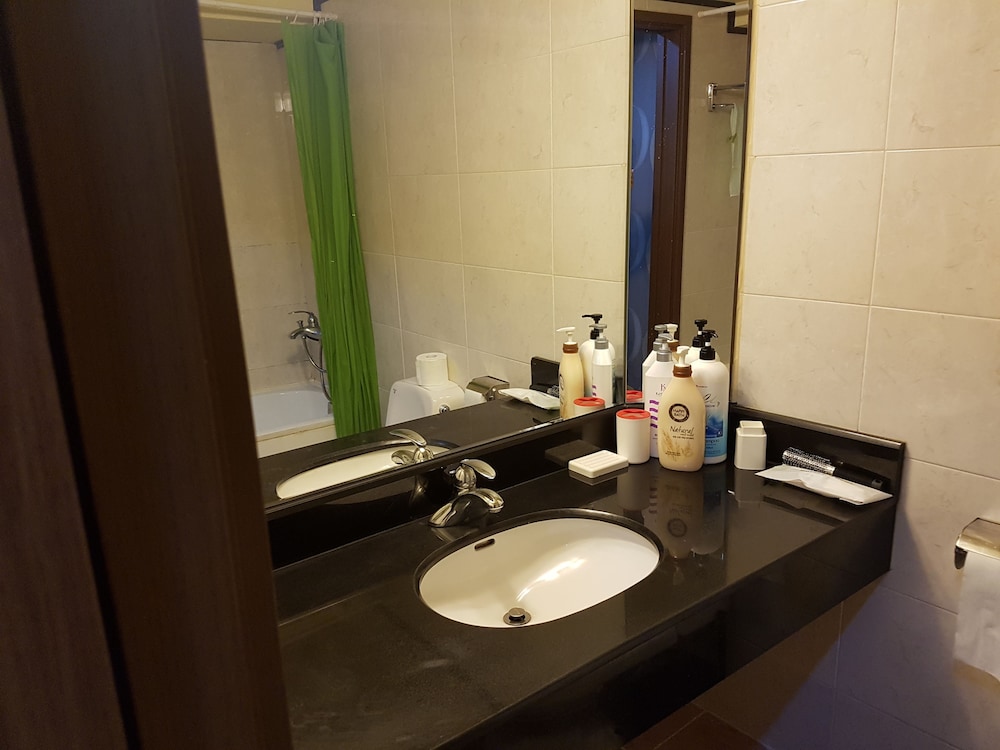 Hotel At Home 40/51
