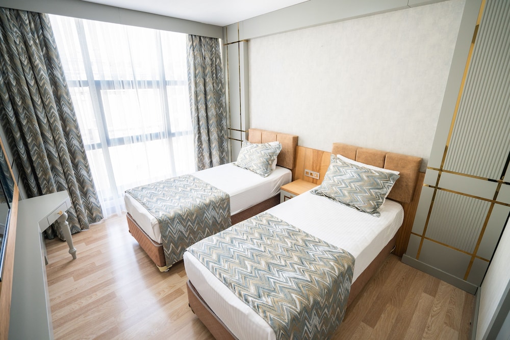 2 BEDROOMS, FAMILY SUITE