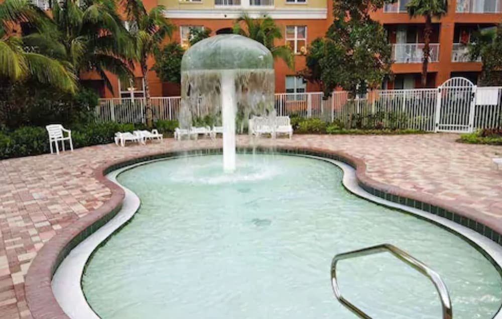 Vacation Village At Weston 29/81