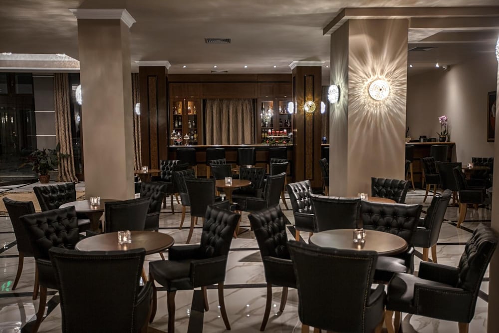 Grand Meteora Hotel 48/60