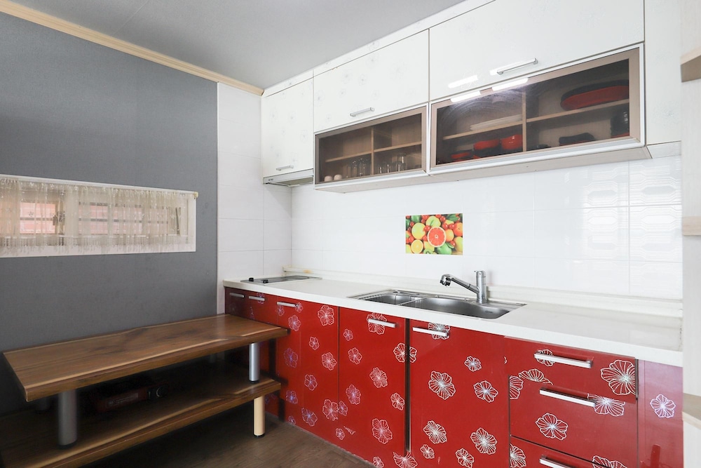 Ganghwa Badatgashimteo Pension 7/50