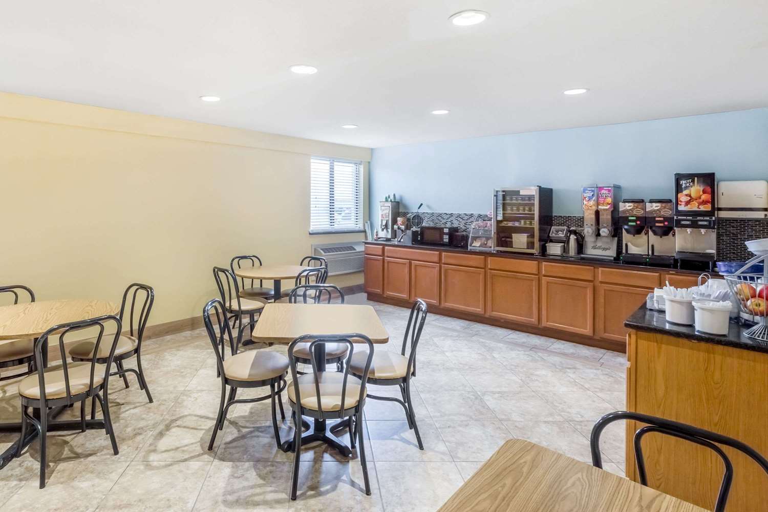 Super 8 by Wyndham Wichita Airport 39/47