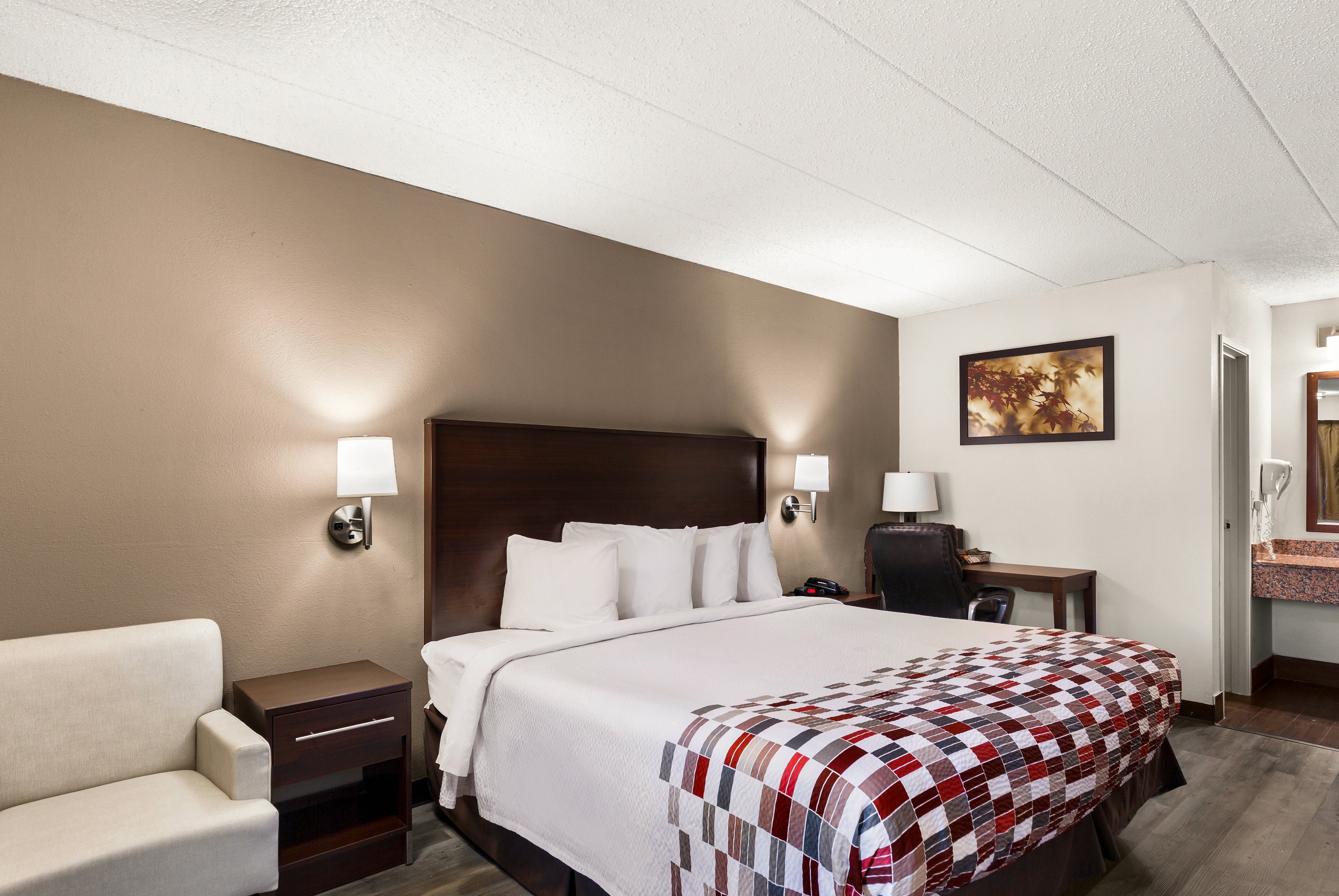 غرفة سوبيريور بسرير كينج، Red Roof Inn Springfield Il 4/6