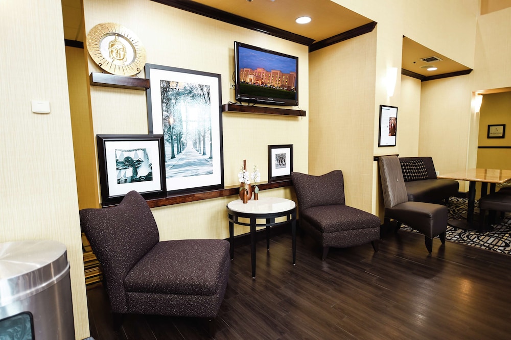 Hampton Inn And Suites Pine Bluff 33/46