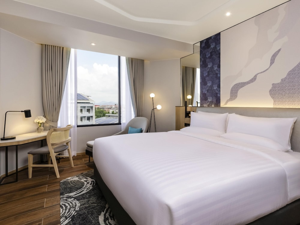 Deluxe, King Bed