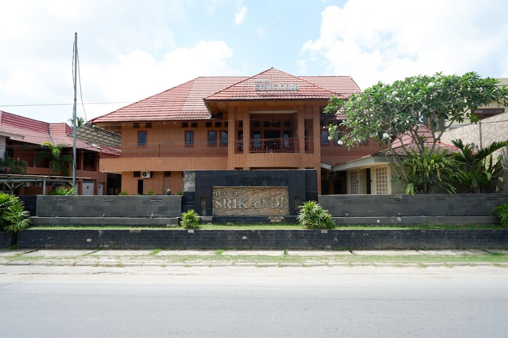 RedDoorz Plus @ Hotel Srikandi Kendari 3/50