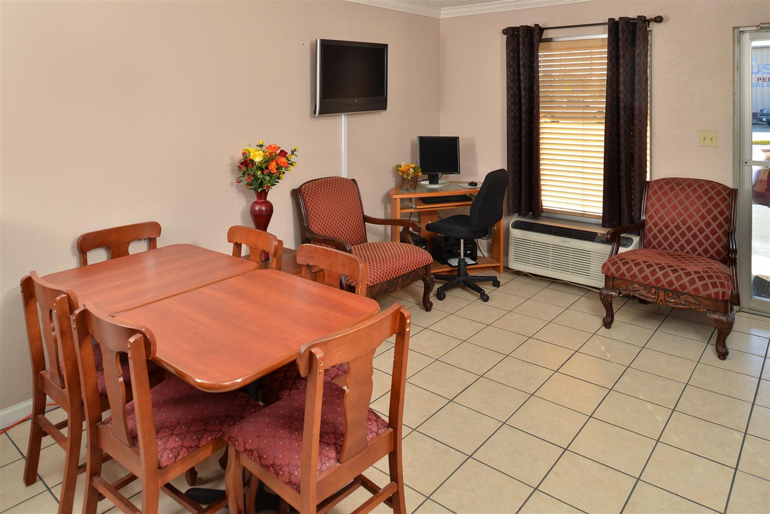 Americas Best Value Inn Indianola 14/26