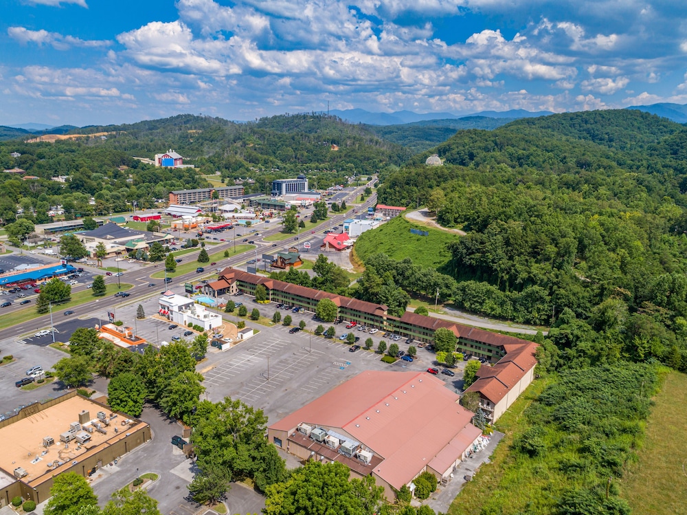 Days Inn by Wyndham Pigeon Forge Parkway 42/48