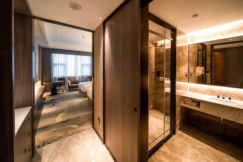 Ramada Plaza by Wyndham Hezhou North 32/32