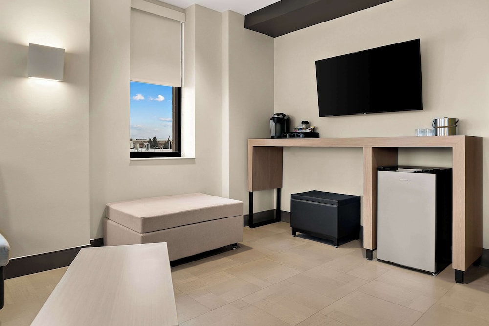 CityFlatsHotel - Port Huron, an Ascend Collection Hotel 33/40