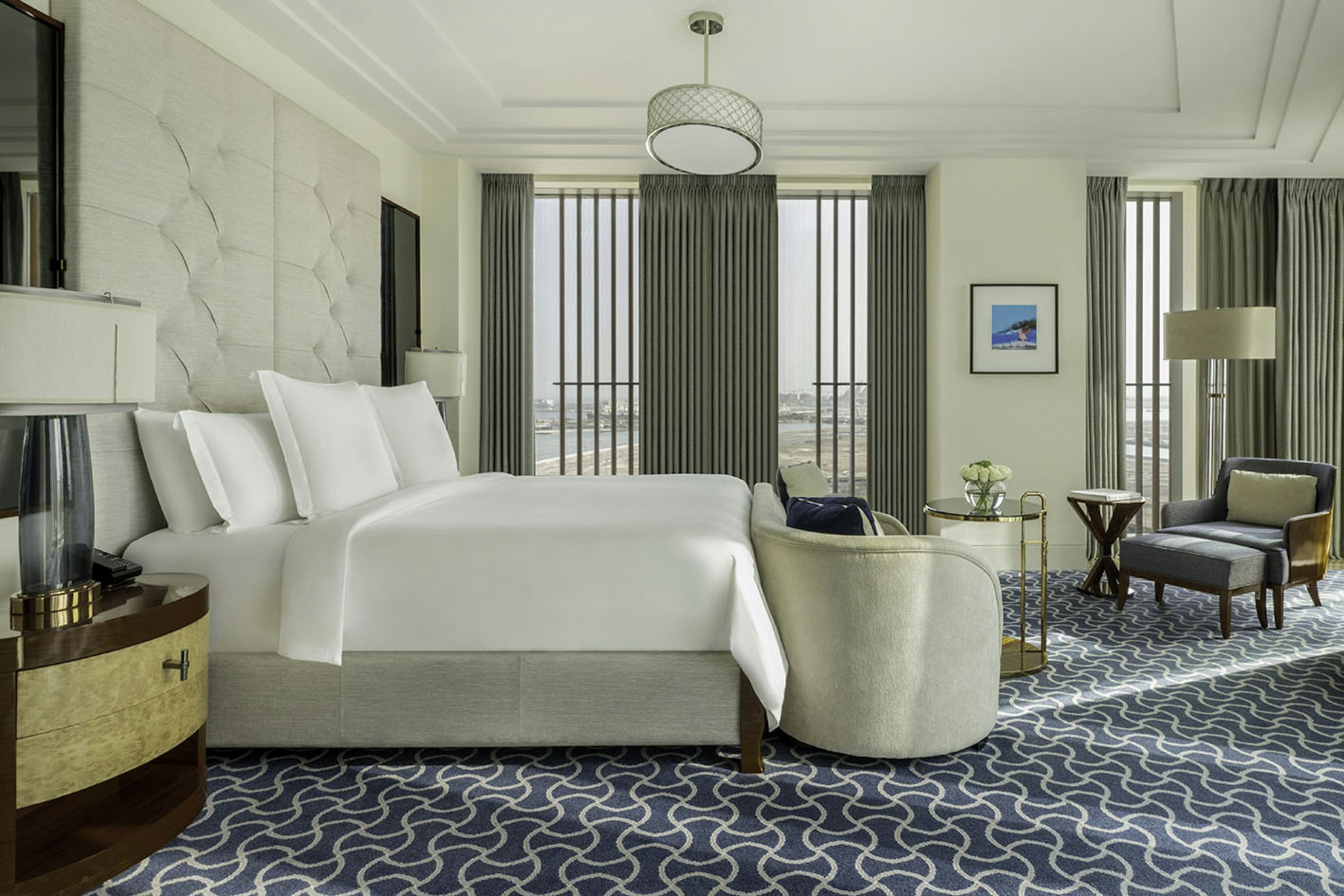 EXECUTIVE, SUITE, KING BED