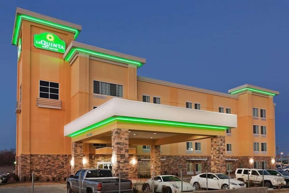 La Quinta Inn & Suites by Wyndham Tulsa - Catoosa Route 66 1/36