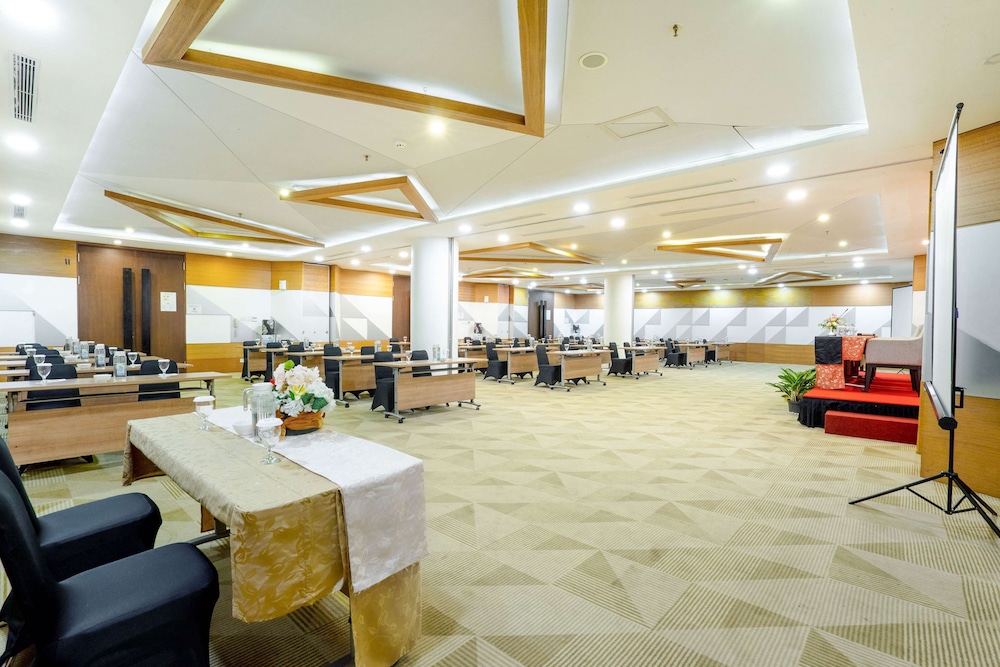 Golden Tulip Pontianak 41/64