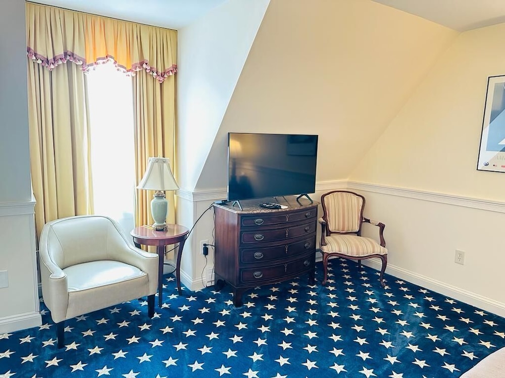 Americas Cup Inn 75/81