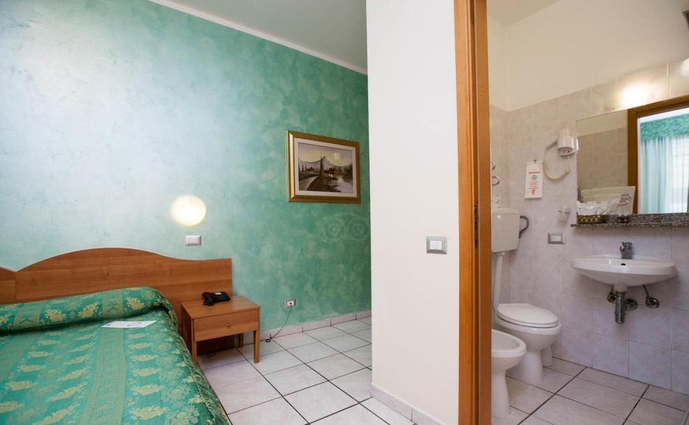 Hotel 22 Marzo 28/57
