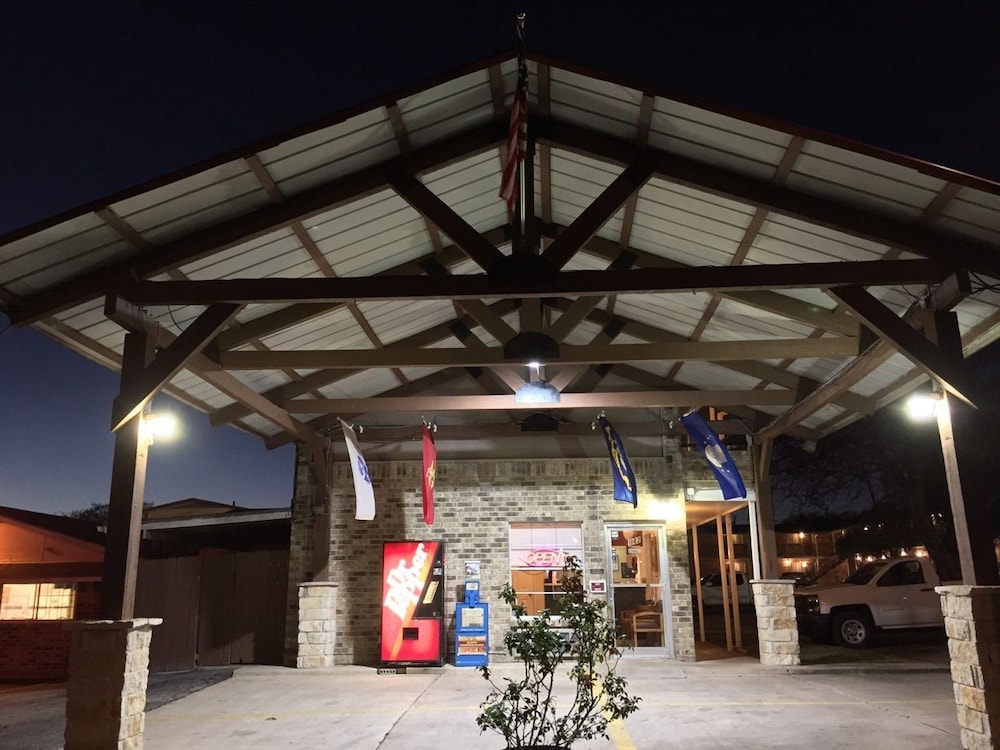 Ranch House Inn and Suites 3/28