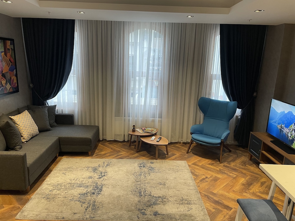 Feri Suites 28/50