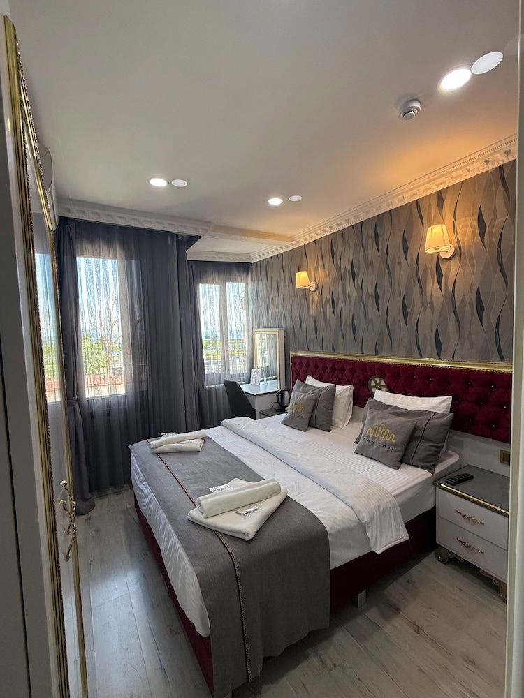 Rhythm Hotel 14/50