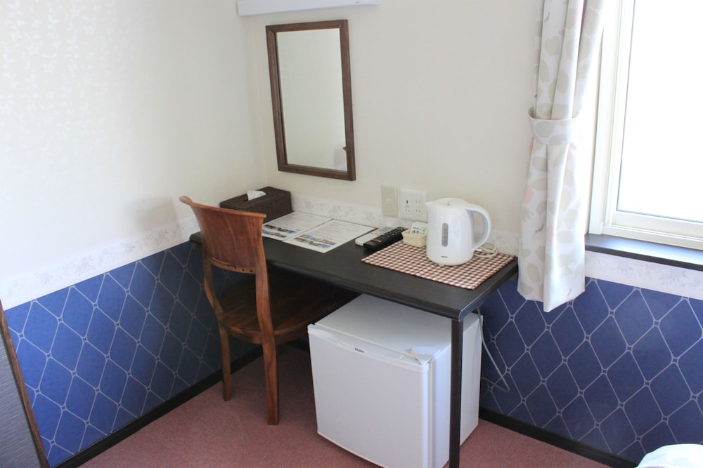 Petit Hotel Blanc Fleur 12/49
