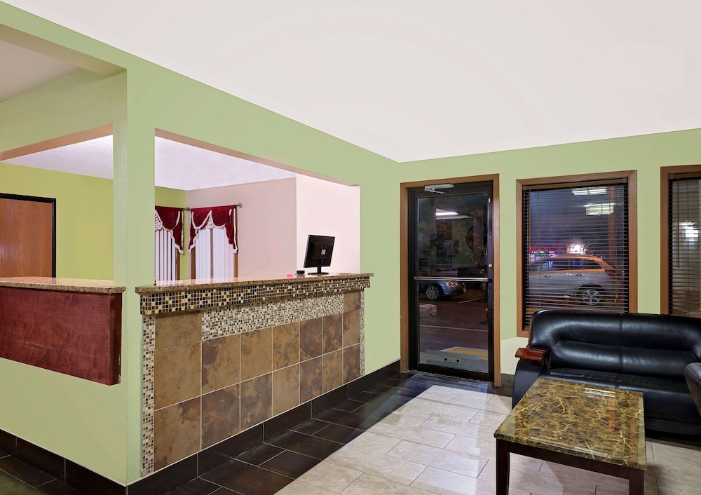 Super 8 by Wyndham Muncie/Ball St. College Area 6/24
