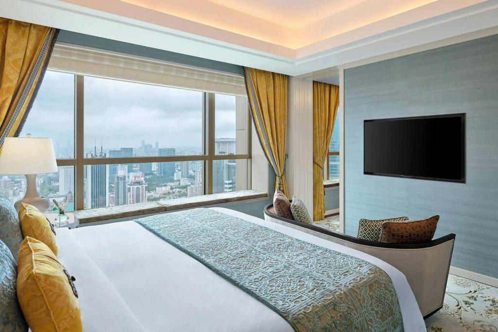 Manor, Suite, King Bed, City View, High Floor