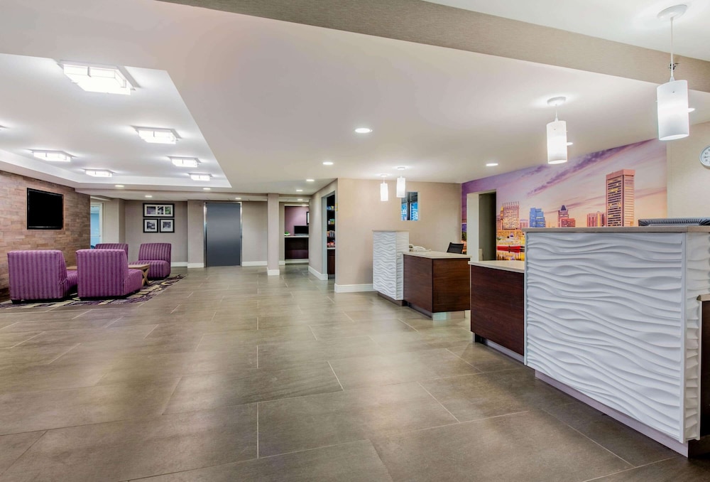 La Quinta Inn & Suites by Wyndham Baltimore BWI Airport 8/52
