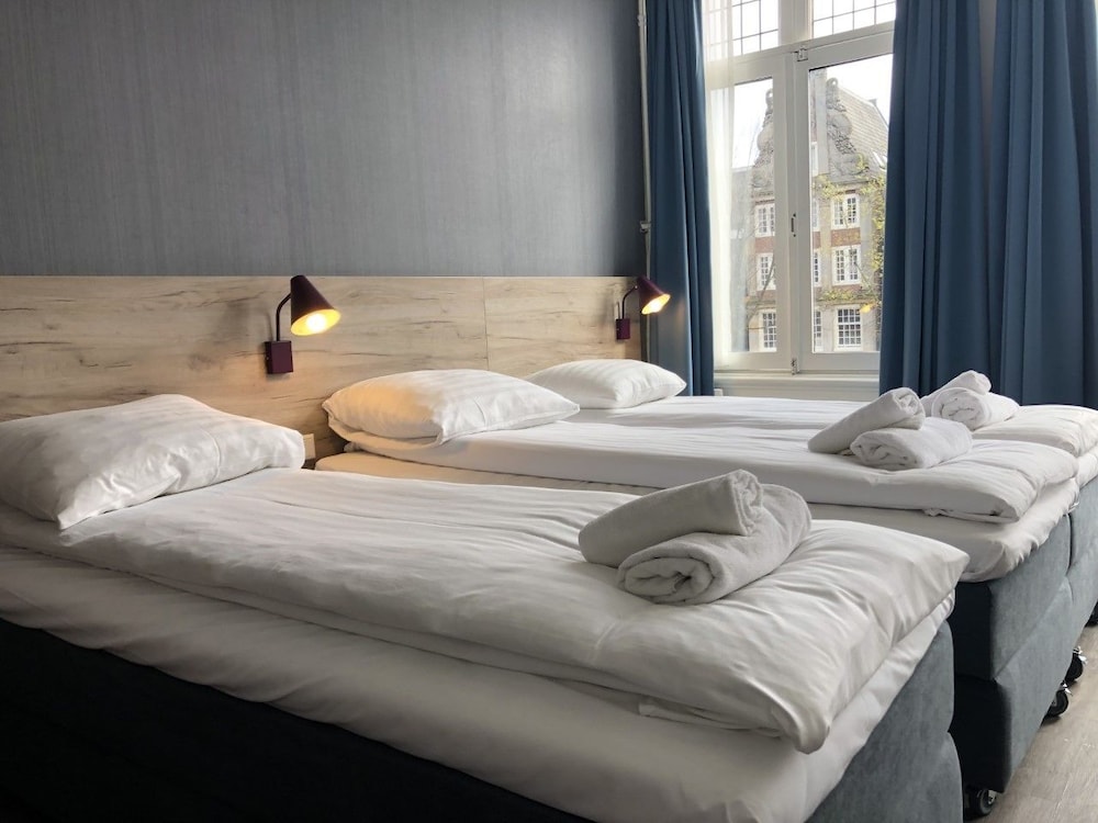 ROOM, TRIPLE
