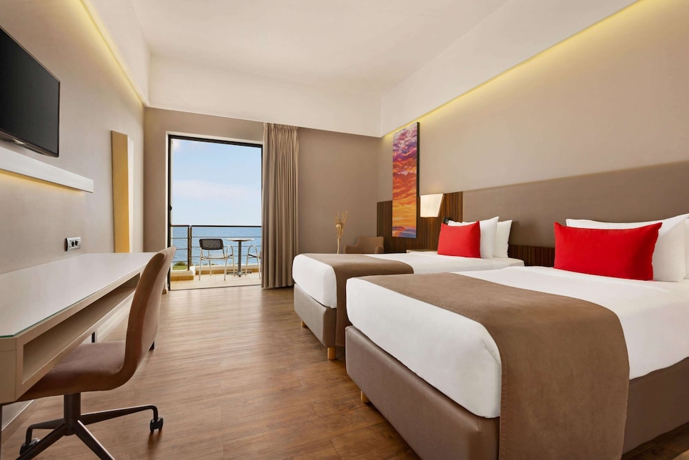Ramada Plaza by Wyndham Thraki 10/49
