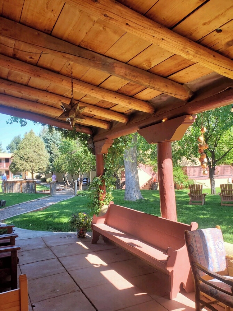 El Pueblo Lodge 42/71