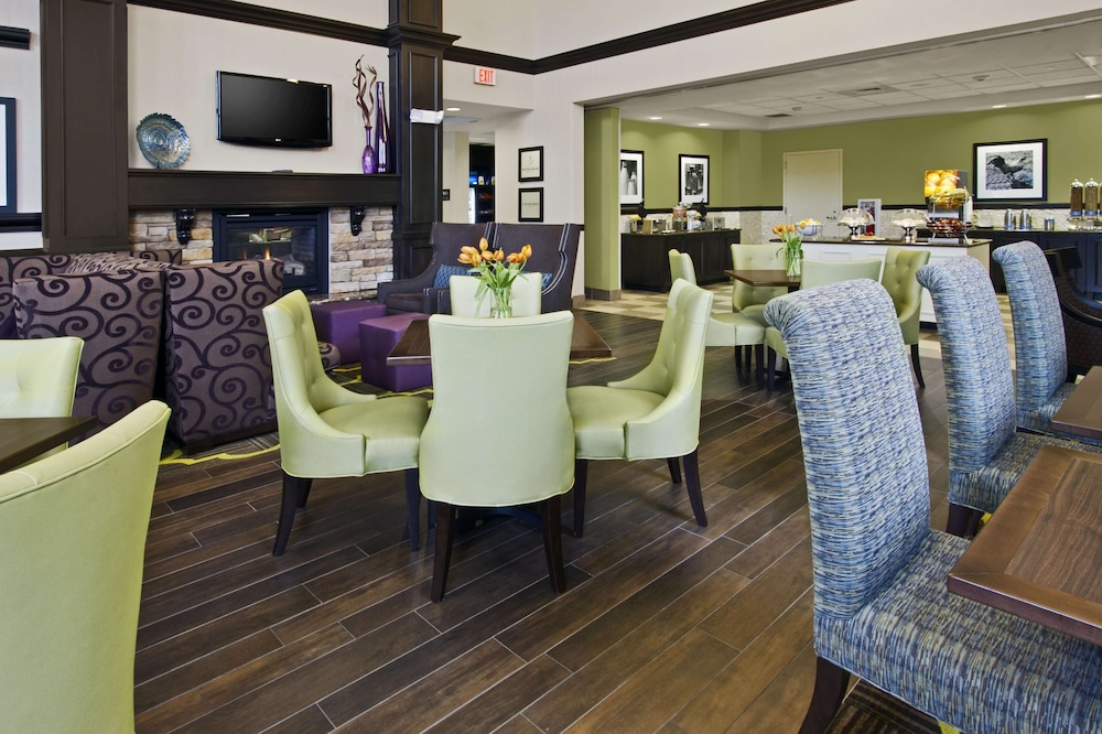 Hampton Inn Suites Exeter 47/52
