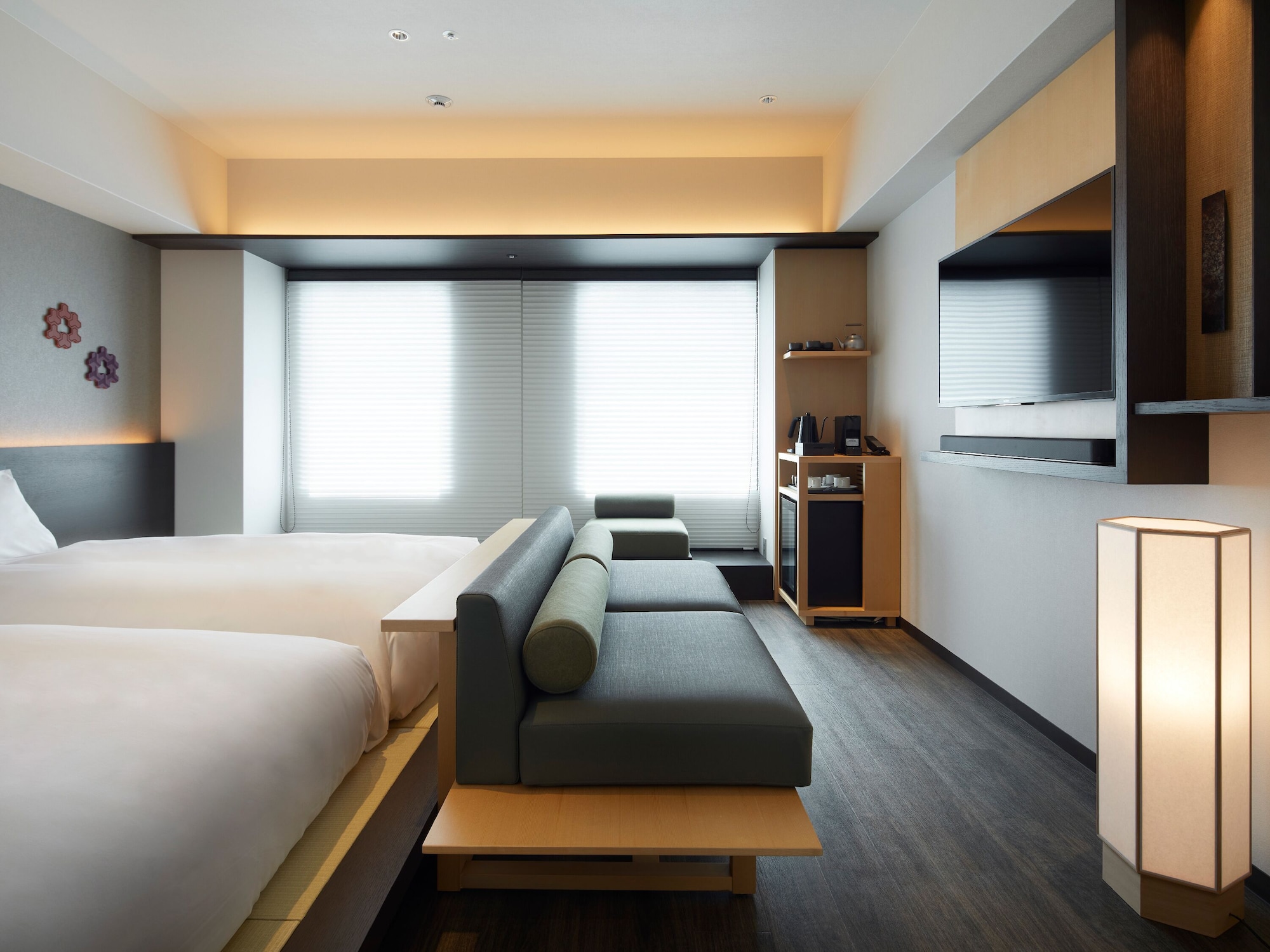 DELUXE, TWIN BEDS, CORNER