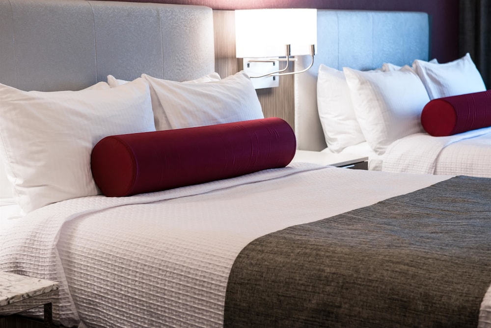 Best Western Plus Temecula Wine Country Hotel & Suites 16/34