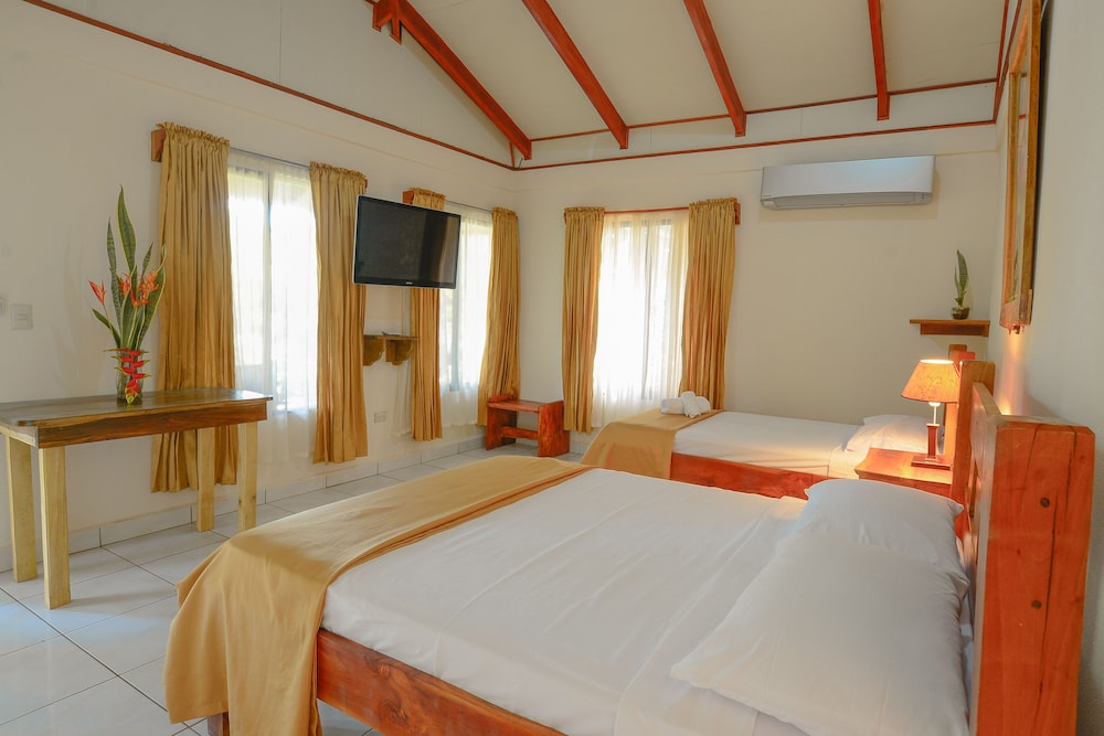 Hotel Cerro Lodge 8/50