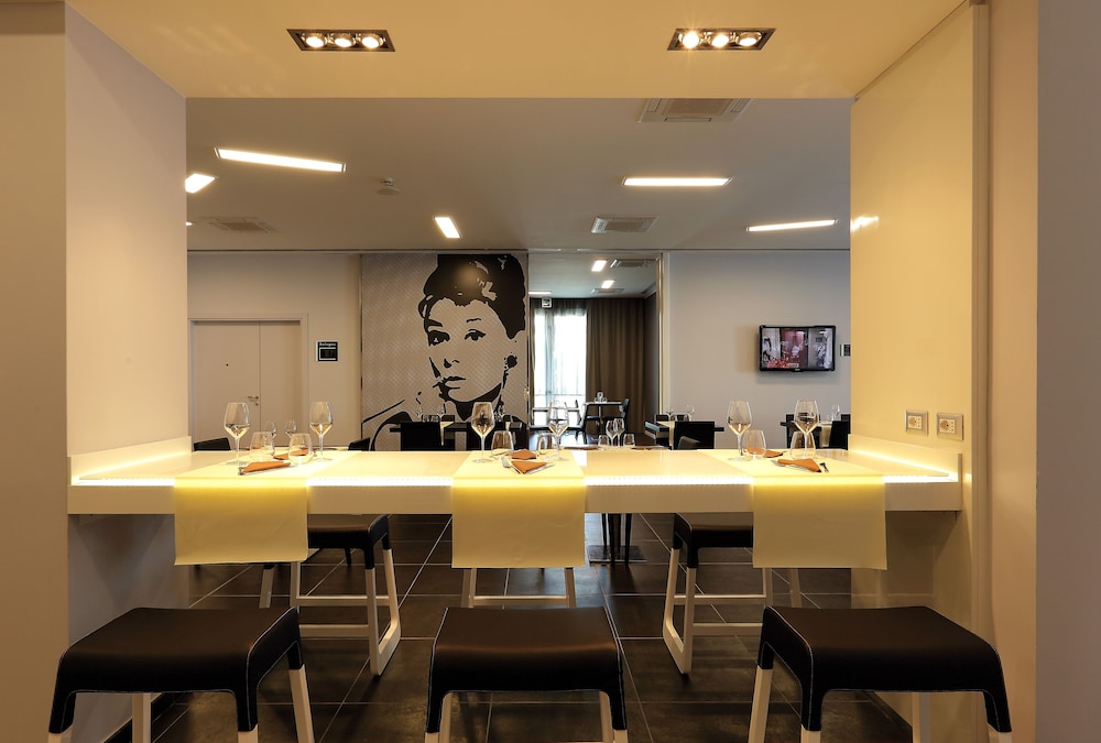 Holiday Inn Milan Nord Zara 59/66