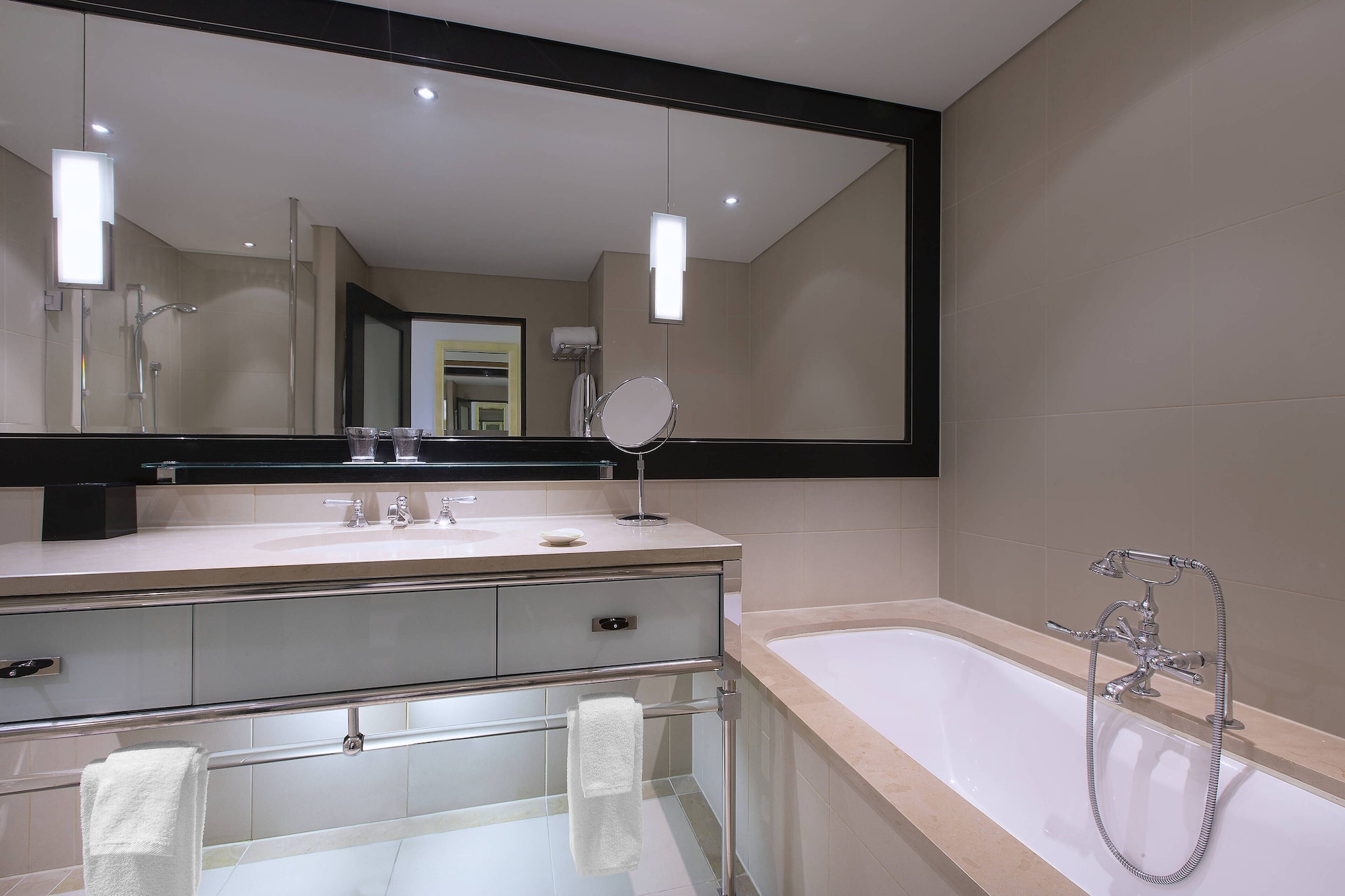 غرفة ديلوكس بسريرين مزدوجين، Westin Melbourne 5/7