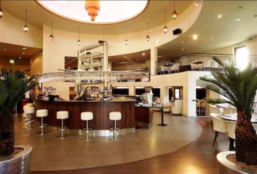 Waterfoot Hotel 8/47