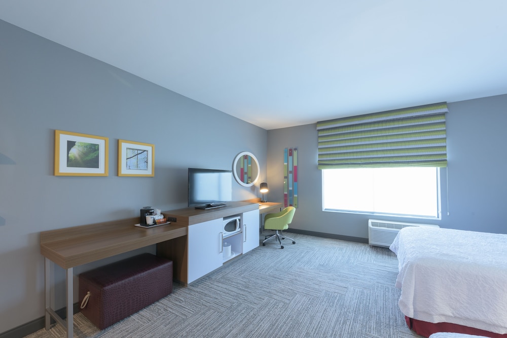Hampton Inn Buffalo-Hamburg 12/25