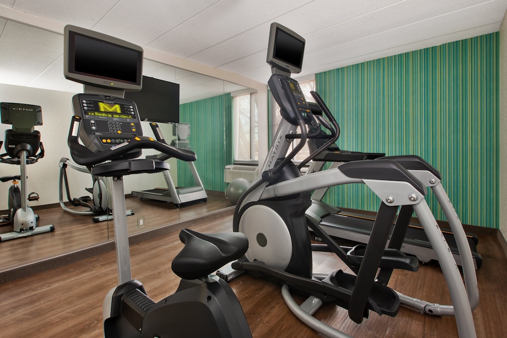 Holiday Inn Express Fairfax - Arlington Boulevard 32/44
