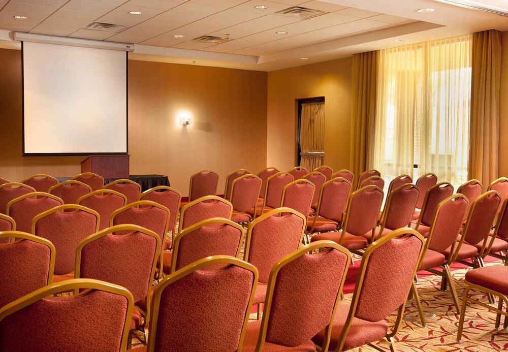Courtyard Marriott Denton 45/47