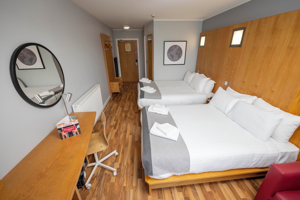 STANDARD, 2 DOUBLE BEDS