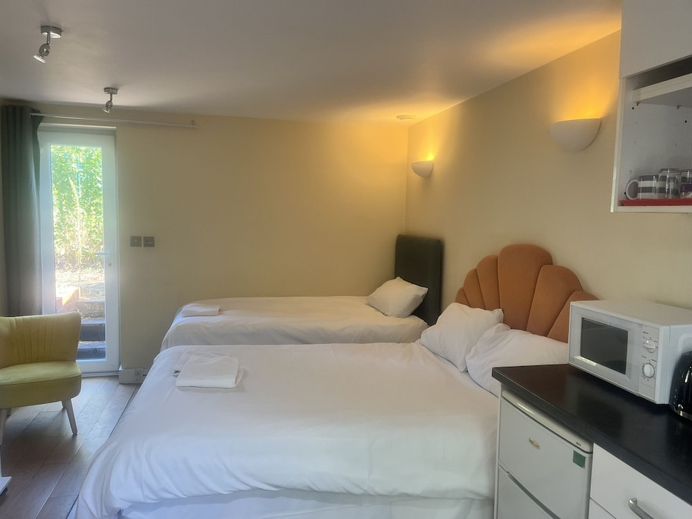 Kew Rooms 4/49