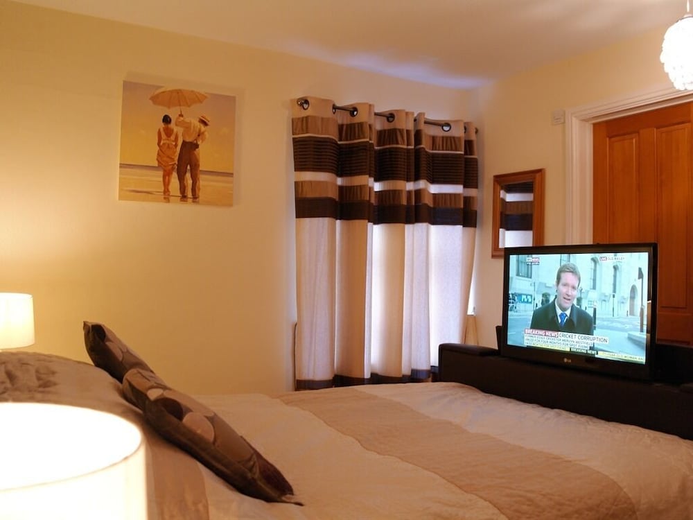 Bay Tree House B Amp B 37/48
