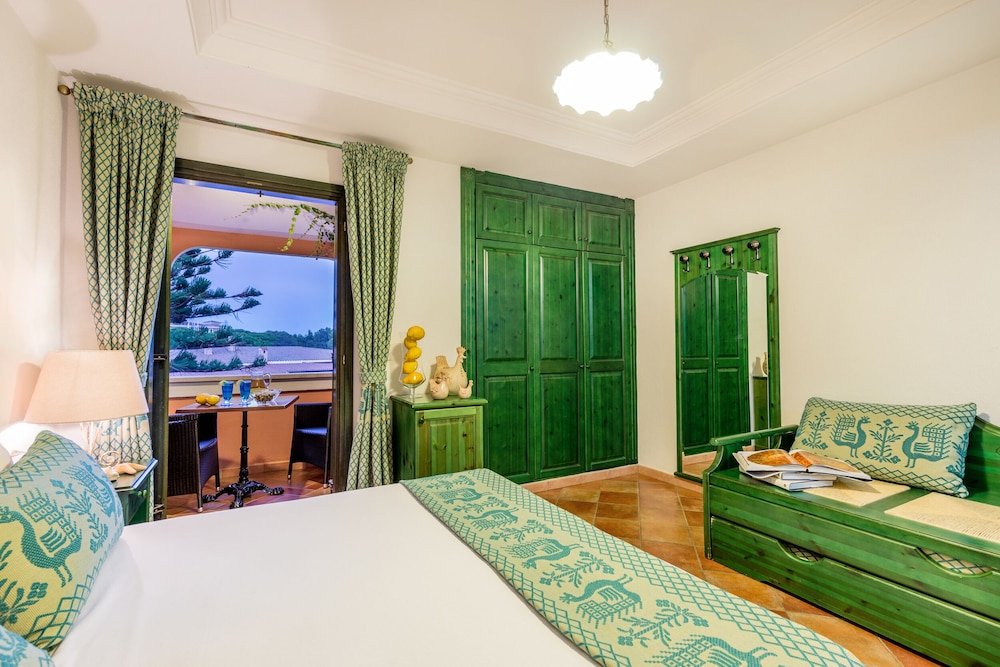 CALA GINEPRO RESORT AND SPA 10/50
