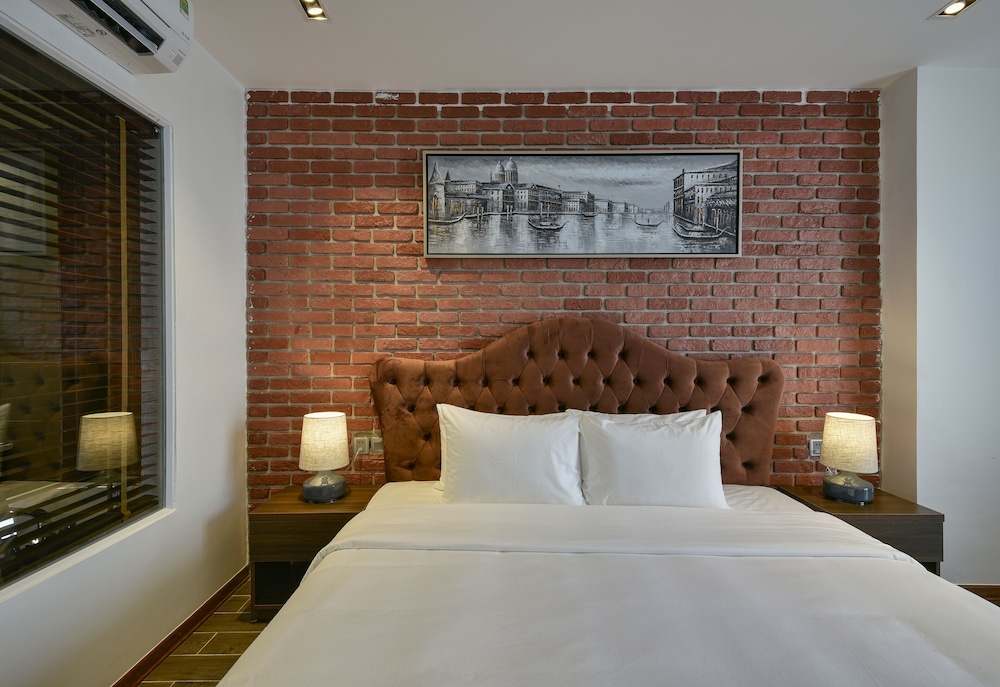 The Marron Hotel 19/50