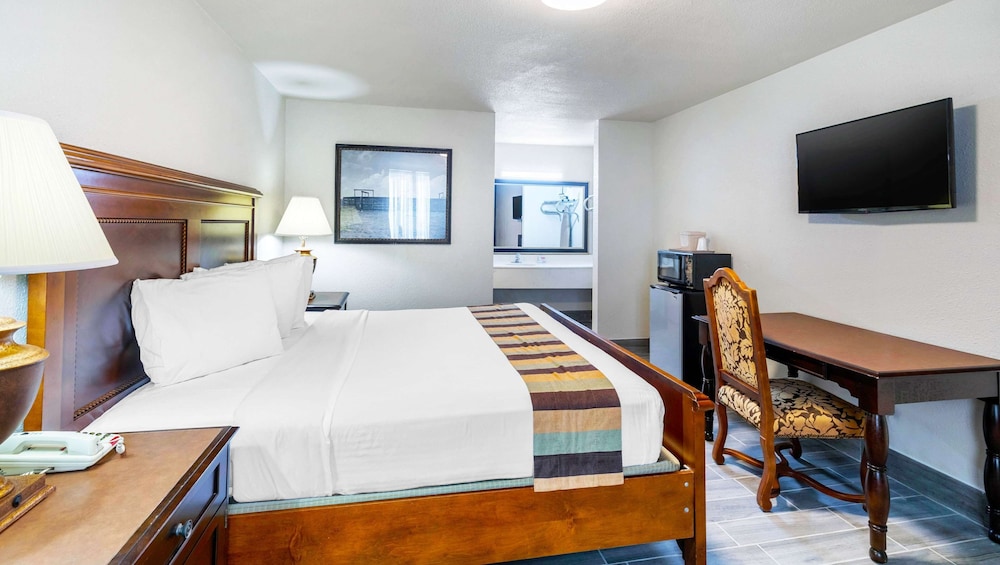 Magnuson Grand Hotel and Conference Center Tyler 23/59