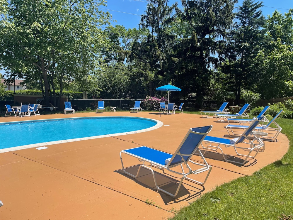SureStay Plus by Best Western Woodbury Inn 26/35