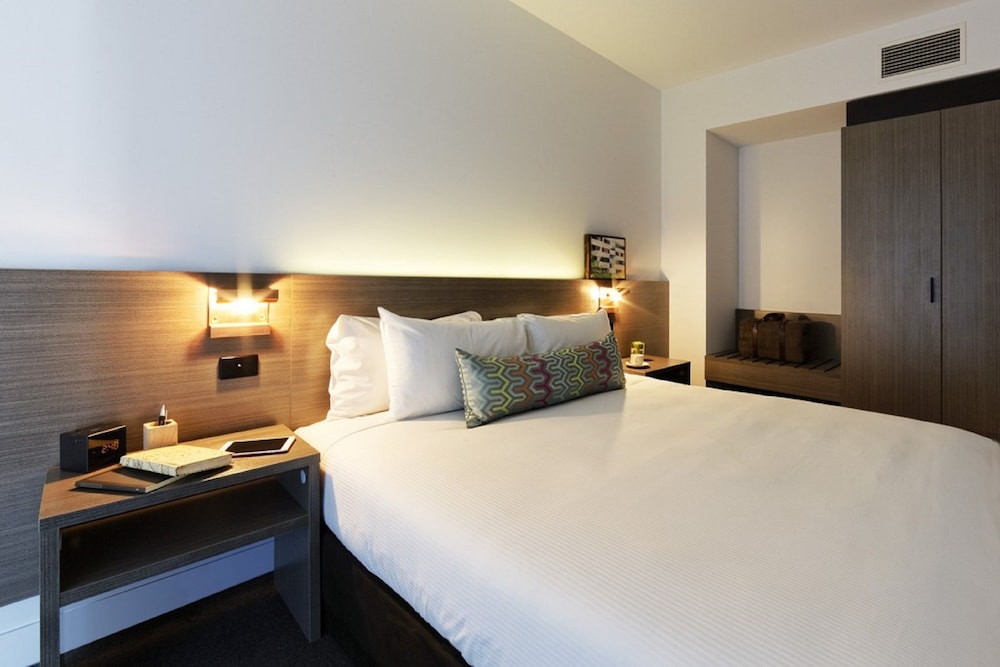 2 BEDROOMS, SUITE, BALCONY