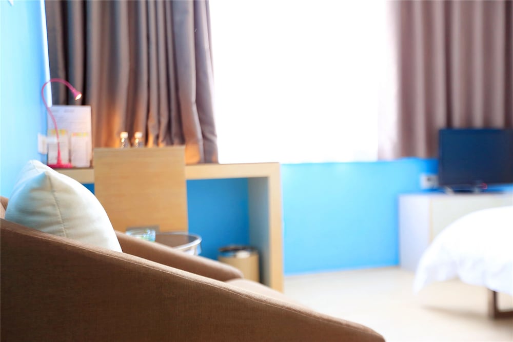 Colour Inn Shenzhen Dongmen Branch 37/66